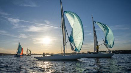 Segeln auf dem Wannsee ist schon lange ausgesprochen beliebt. Beim Wassertourismus in Berlin sehen Experten aber noch Wachstumspotenzial. (Archivbild)
