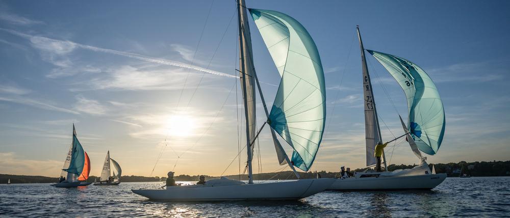 Segeln auf dem Wannsee ist schon lange ausgesprochen beliebt. Beim Wassertourismus in Berlin sehen Experten aber noch Wachstumspotenzial. (Archivbild)