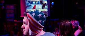 US-Bürger in unserer Region fiebern bei der US-Präsidentenwahl am Wahlabend 2016 mit. Auch dieses Jahr finden am Wahlabend in Berlin und Brandenburg Veranstaltungen statt. (Archivbild)