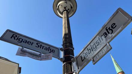 In der Rigaer Straße in Berlin-Friedrichshain steht ein teils besetztes Haus, ein Symbol der linken Szene. (Archivbild)
