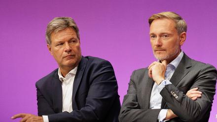 Berlin: Robert Habeck (Bündnis 90/Die Grünen, l.), Bundesminister für Wirtschaft und Klimaschutz, und Christian Lindner (FDP), Bundesminister der Finanzen, auf dem Podium beim Startup Germany Summit 2024.
