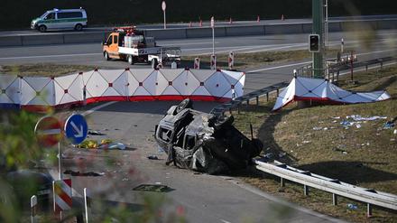 Der Wagen wurde völlig zerstört. (Archivbild)