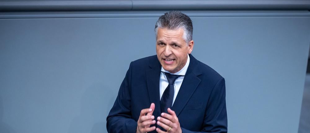 Berlin: Thorsten Frei, Erster parlamentarischer Geschäftsführer der CDU/CSU-Fraktion spricht in der Debatte zur Ersten Lesung mehrerer Gesetzentwürfe zum Themenkomplex Zuwanderung und innere Sicherheit, dem sogenannten Sicherheitspaket der Bundesregierung.