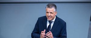 Berlin: Thorsten Frei, Erster parlamentarischer Geschäftsführer der CDU/CSU-Fraktion spricht in der Debatte zur Ersten Lesung mehrerer Gesetzentwürfe zum Themenkomplex Zuwanderung und innere Sicherheit, dem sogenannten Sicherheitspaket der Bundesregierung.