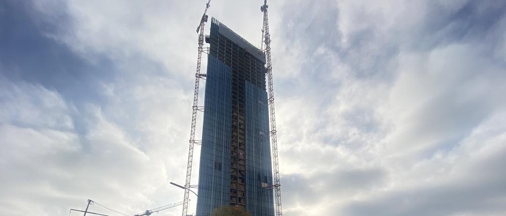 Der Rohbau des Estrel Tower an der Neuköllner Sonnenallee ist jetzt ein Wolkenkratzer.