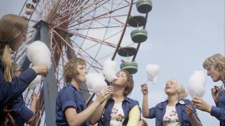 Der Kulturpark Plänterwald bei den X. Weltfestspielen der Jugend, 1973.