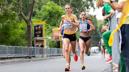 Fabienne Königstein (vorne) zählt zu den besten deutschen Langstreckenläuferinnen.