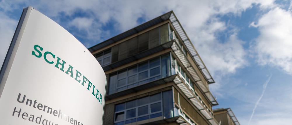 Der Auto- und Industriezulieferer Schaeffler baut bis 2026 insgesamt 1300 seiner weltweit knapp 83 000 Stellen ab.