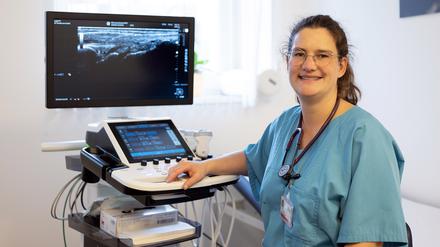 Sarah Ohrndorf verstärkt die Klinik für Gastroenterologie, Hepatologie, Infektiologie und Rheumatologie des EvB in Potsdam und wird als Oberärztin den Fachbereich Rheumatologie verantworten und weiter ausbauen.