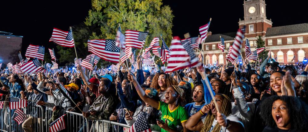 Studierende der Howard University, Kamala Harris’ Alma Mater, jubeln für die demokratische Kandidatin