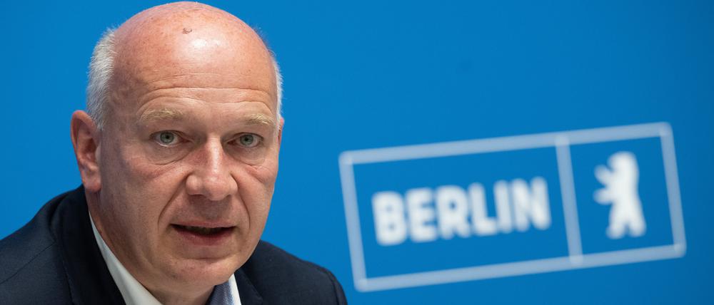 Regierender Bürgermeister von Berlin, spricht während einer Pressekonferenz im Roten Rathaus.