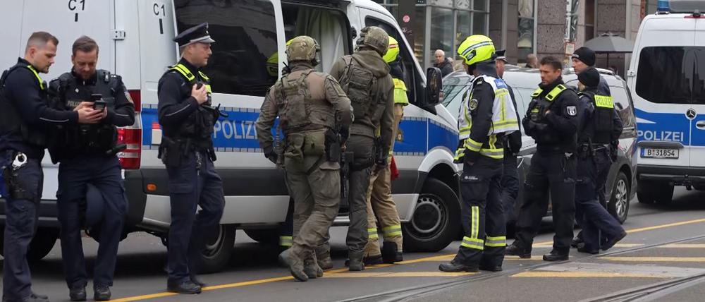 Polizei und SEK sind in Berlin-Köpenick im Einsatz. (Archivbild)