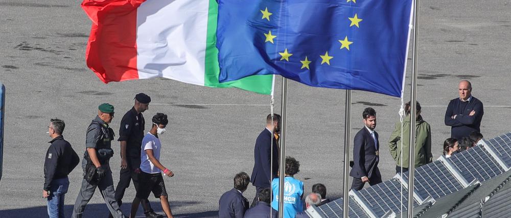 Ihre Asylverfahren möchte Italien in Albanien abwickeln: Ankunft von Migranten Mitte Oktober. (Archivbild)  