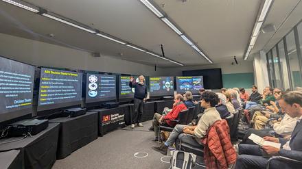 Forscher Manfred Laubichler von der Arizona State University stellt am 5. November im Wissenschaftsforum Berlin das "Decision Theater" vor – ein Werkzeug, um Entscheidungen gemeinsam zu fällen.