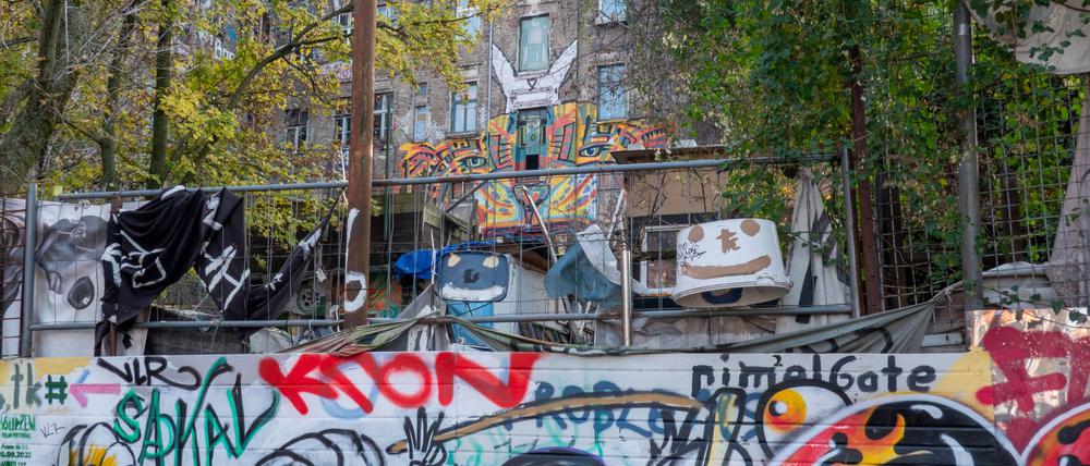 Eine Räumungsklage gegen die Bewohner des linksalternativen Projekts „Köpi 137“ wird vor Gericht verhandelt.