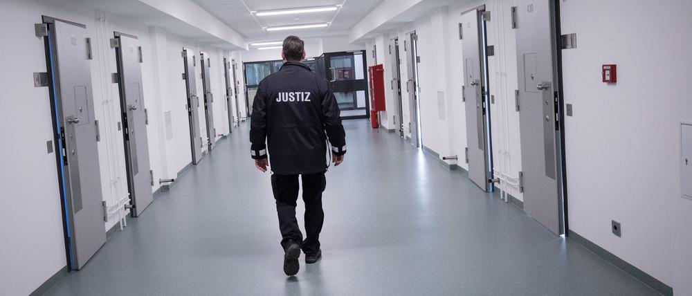 Die Entschädigungspauschale für zu Unrecht verbüßte Haft soll von 75 Euro auf 100 Euro pro Tag steigen.