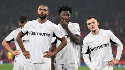 Granit Xhaka, Jonathan Tah, Edmond Tapsoba und Florian Wirtz kassierten in Liverpool eine heftige 0:4-Klatsche.