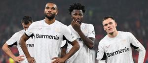 Granit Xhaka, Jonathan Tah, Edmond Tapsoba und Florian Wirtz kassierten in Liverpool eine heftige 0:4-Klatsche.
