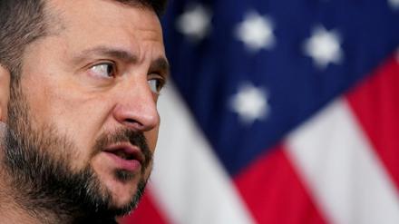 Wolodymyr Selenskyj ist bei der Verteidigung seines Landes gegen den russischen Angriffskrieg auf die Unterstützung der USA angewiesen.