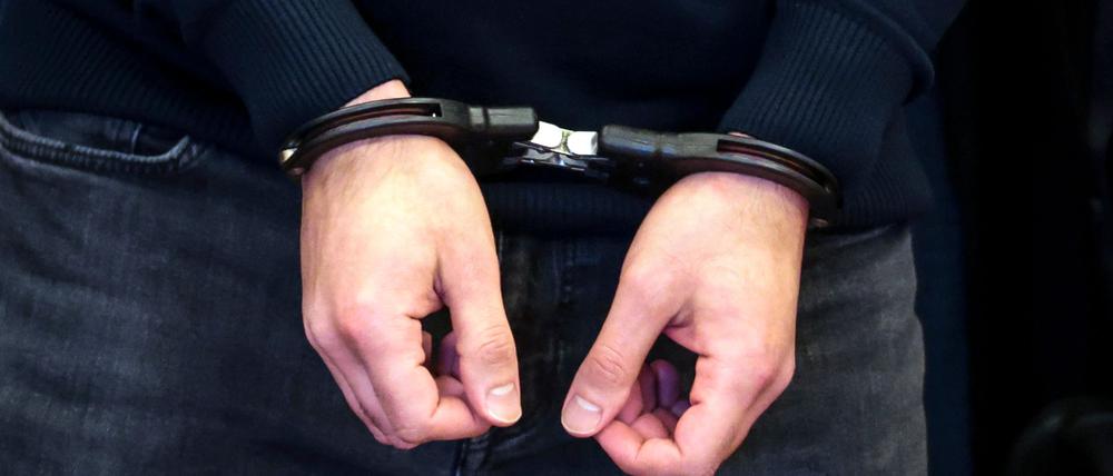 Ein 36-Jahre alter Mann ist angeklagt, weil er eine Obdachlose töten wollte. (Symbolbild)