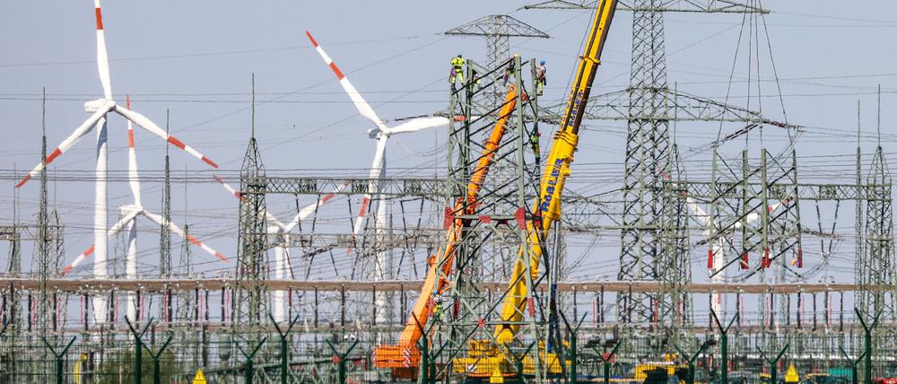 Zur kritischen Infrastruktur zählen auch Energieversorger und Stromtrassen. (Archivfoto)