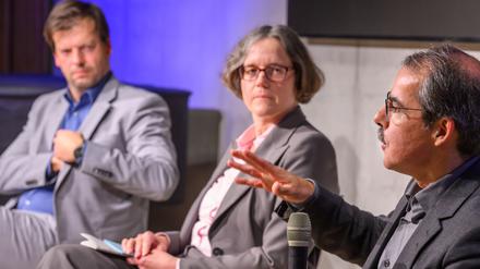 Henry Marx, Staatssekretär von der Senatsverwaltung für Wissenschaft, HU-Präsidentin Julia von Blumenthal und Michael Hintermüller, Vorstandsmitglied der Berlin Research 50.