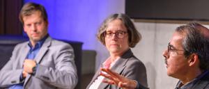 Henry Marx, Staatssekretär von der Senatsverwaltung für Wissenschaft, HU-Präsidentin Julia von Blumenthal und Michael Hintermüller, Vorstandsmitglied der Berlin Research 50.