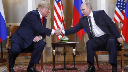Der damalige US-Präsident Donald Trump (links) traf im Juli 2018 den Kremlchef Wladimir Putin in der finnischen Hauptstadt Helsinki.