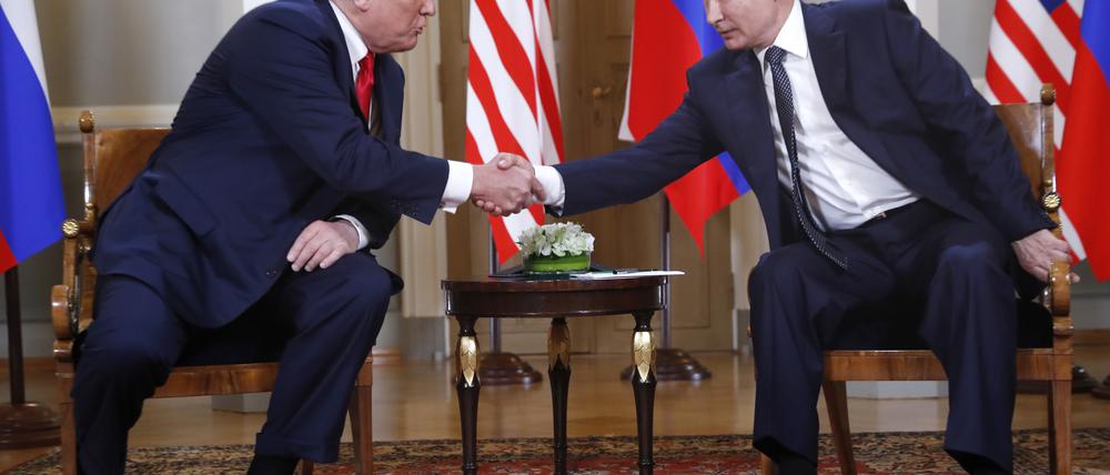 Der damalige US-Präsident Donald Trump (links) traf im Juli 2018 den Kremlchef Wladimir Putin in der finnischen Hauptstadt Helsinki.