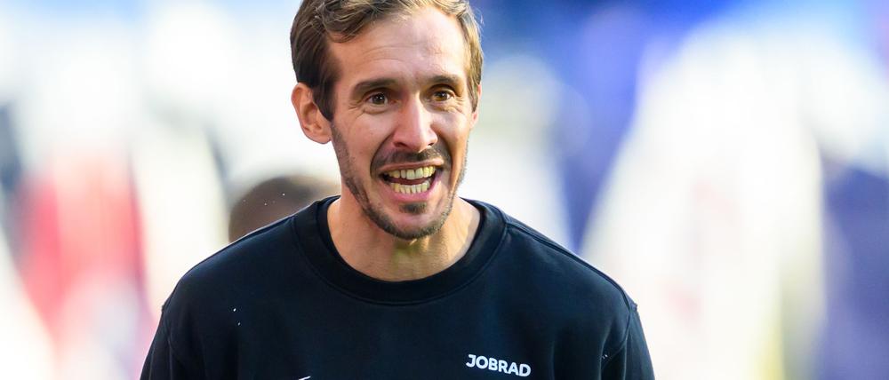 Der Freiburger Trainer Julian Schuster mag Freitagabend-Spiele.