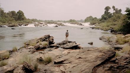 Andréas Lang vor den Nachtigal Fällen in Kamerun.