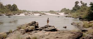 Andréas Lang vor den Nachtigal Fällen in Kamerun.