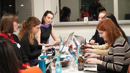 Fundraising, Social-Media, IT: Für eine gute Sache bei der „Nachtschicht“ die Köpfe zusammenstecken. 