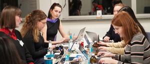 Fundraising, Social-Media, IT: Für eine gute Sache bei der „Nachtschicht“ die Köpfe zusammenstecken. 