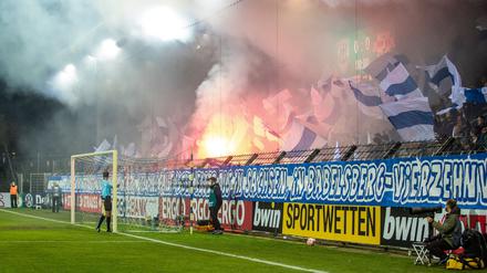 Nach Gewalt im Zusammenhang mit der Fußballregionalliga, aber auch anderen Straftaten sucht die Stadt Potsdam einen Dialog mit Bürgern im Stadtteil Babelsberg zur Sicherheit. (Archivbild)