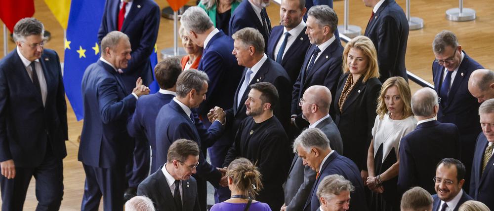 17.10.2024, Belgien, Brüssel: Die Staats- und Regierungschefs der EU stellen sich während eines EU-Gipfels auf. Foto: Omar Havana/AP +++ dpa-Bildfunk +++