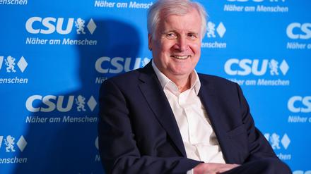 Auf Parteiveranstaltungen ist Horst Seehofer gelegentlich noch zu sehen. Doch der frühere bayerische Ministerpräsident, der unter Kanzlerin Merkel zuletzt Bundesinnenminister war, hat sich aus der aktiven Politik zurückgezogen. (Archivfoto)