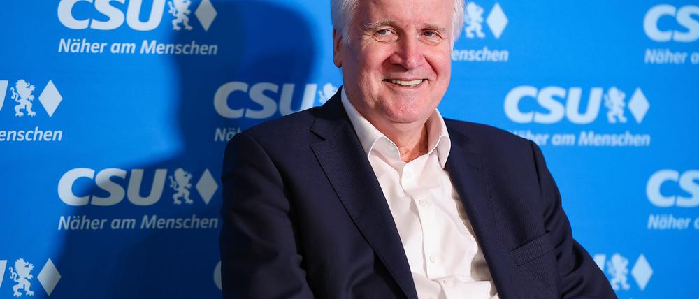 Auf Parteiveranstaltungen ist Horst Seehofer gelegentlich noch zu sehen. Doch der frühere bayerische Ministerpräsident, der unter Kanzlerin Merkel zuletzt Bundesinnenminister war, hat sich aus der aktiven Politik zurückgezogen. (Archivfoto)