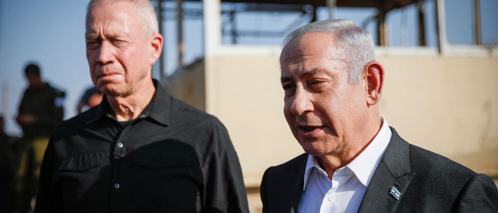 Israels Regierungschef Benjamin Netanjahu hat seinen für ihn unbequemen Verteidigungsminister Joav Galant entlassen. Dagegen demonstrierten Tausende den zweiten Abend in Folge in Jerusalem.