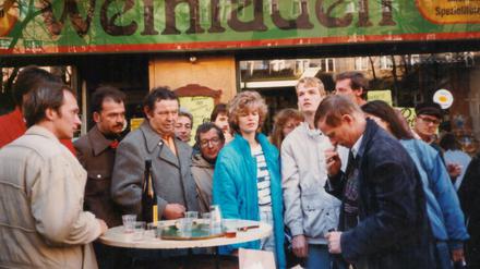 Die Mauer fällt, Wein verbindet: Verkostung auf der Sonnenallee im November 1989.