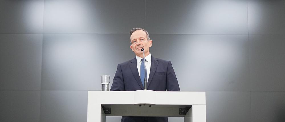 Volker Wissing (FDP), Bundesminister für Verkehr und Digitales, nimmt an einem Pressestatement nach dem Bruch der Ampel-Koalition teil.  