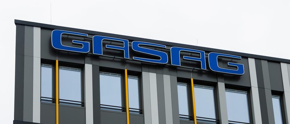 Das Logo der GASAG AG am Sitz der Gesellschaft auf dem EUREF-Campus.