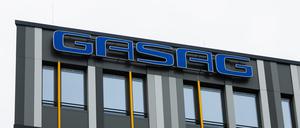 Das Logo der GASAG AG am Sitz der Gesellschaft auf dem EUREF-Campus.