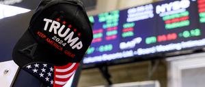 Eine Trump-Mütze. 