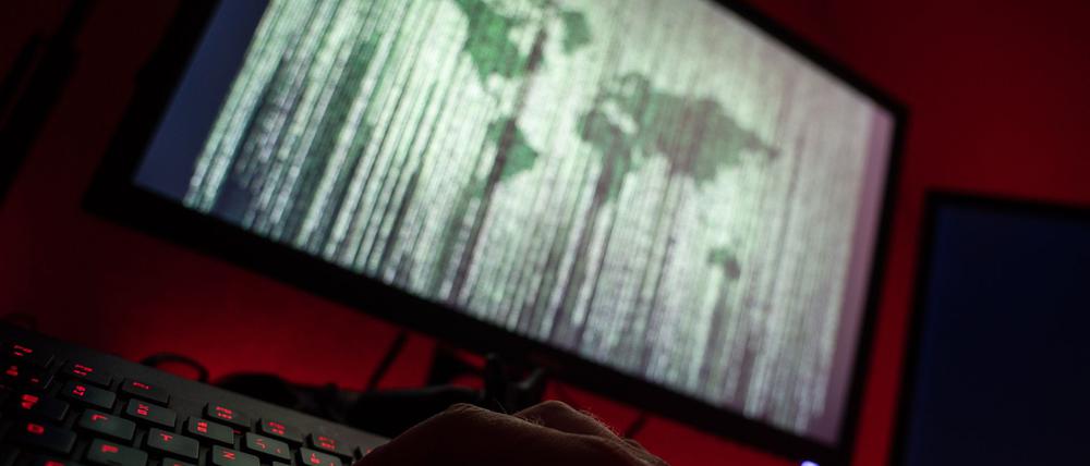 Mit falschen Finanzprodukten im Internet wurden mindestens 170 Personen aus Deutschland um ihr Geld betrogen. 