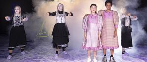 Frau, Leben, Freiheit: Szene aus „Antigones Vermächtnis“ im Theater an der Parkaue. 
