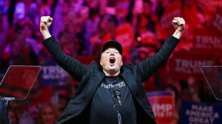 Elon Musk während einer Wahlkampfveranstaltung für Donald Trump.