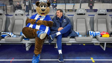 Hertha-Trainer Cristian Fiél machte trotz der prekären Personallage auch einen Spaß.
