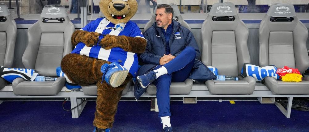 Hertha-Trainer Cristian Fiél machte trotz der prekären Personallage auch einen Spaß.