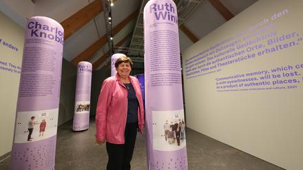 Zeitzeugin Ruth Winkelmann in der Ausstellung „In Echt“ im Brandenburg Museum.